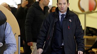 France politics: Benoit Hamon ahead of Manual Valls in first round socialist presidential primary