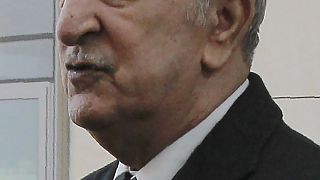 Algérie : remaniement ministériel et dissolution du Parlement