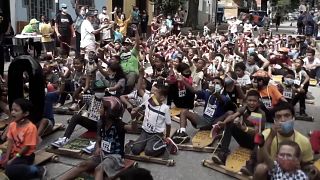 Venezuelan children return to traditional game