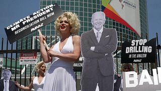 Marilyn Monroe drag queens call on presidents to act on climate change