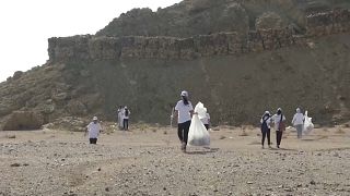 Volunteers remove plastic waste from Egypt's beach ahead of COP27