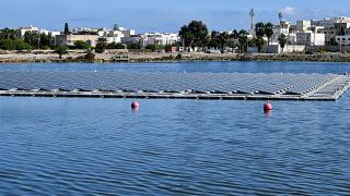 La Tunisie expérimente des stations solaires flottantes