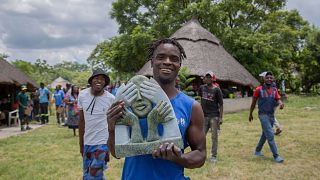 Zimbabwe : des sculptures explorent l'héritage colonial de Cecil Rhodes